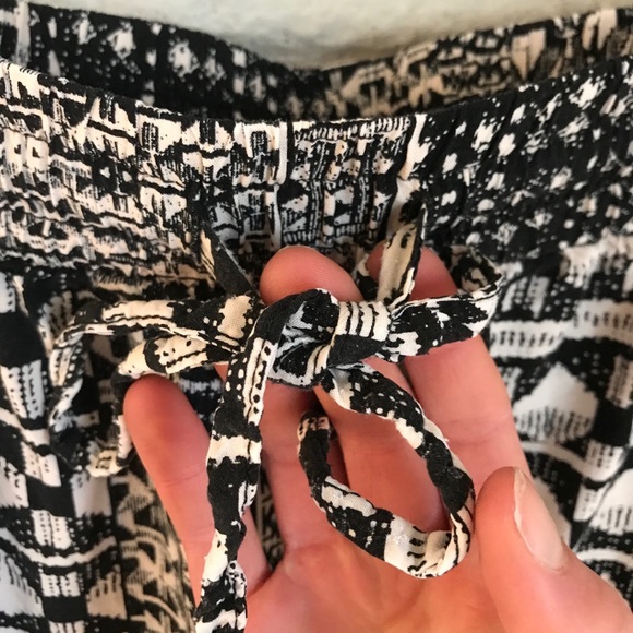 Forever 21 Black White Pattern Harem Tie Pants M - Picture 7 of 14